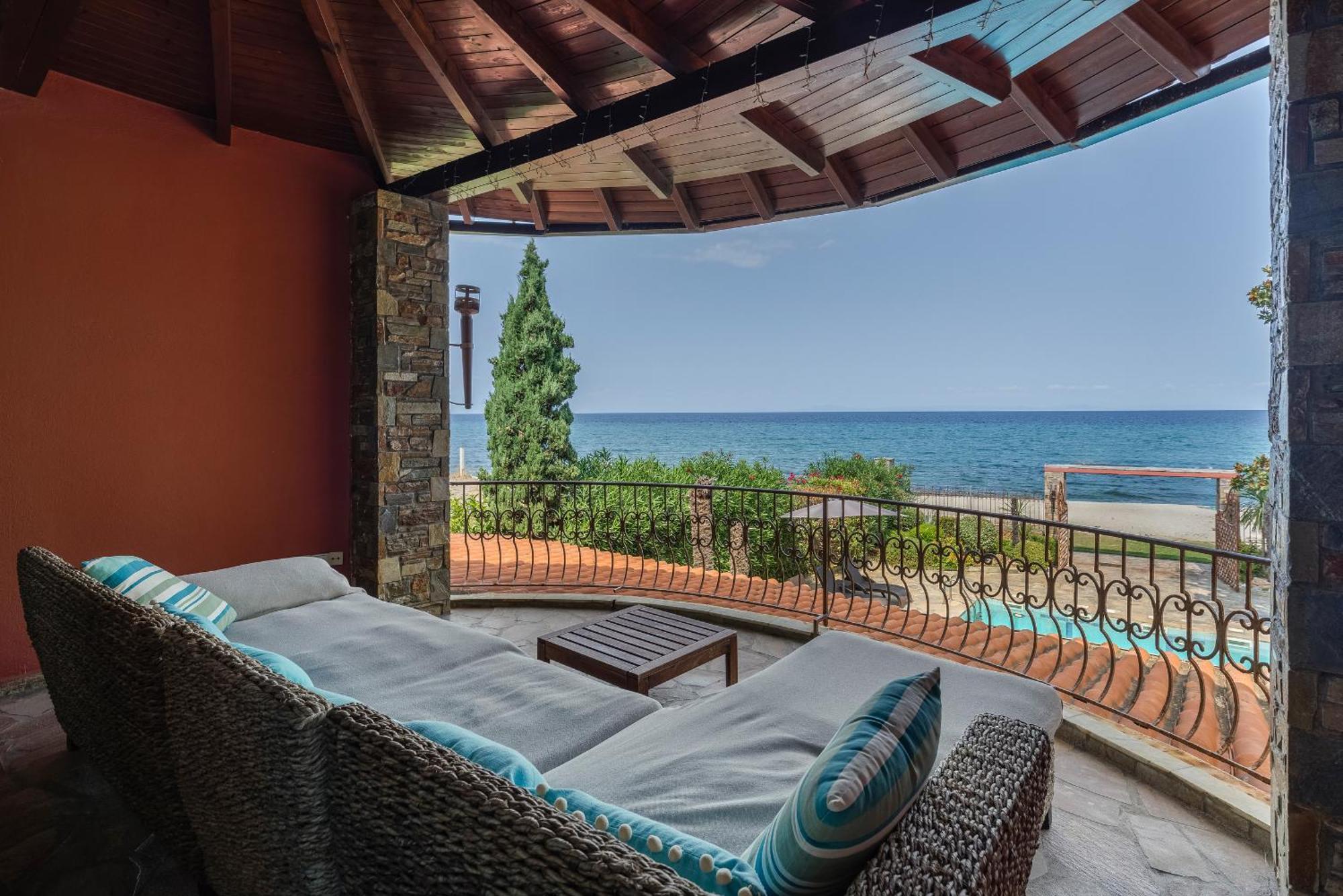 Efharis Beachfront Villa Πλαταμώνας Εξωτερικό φωτογραφία